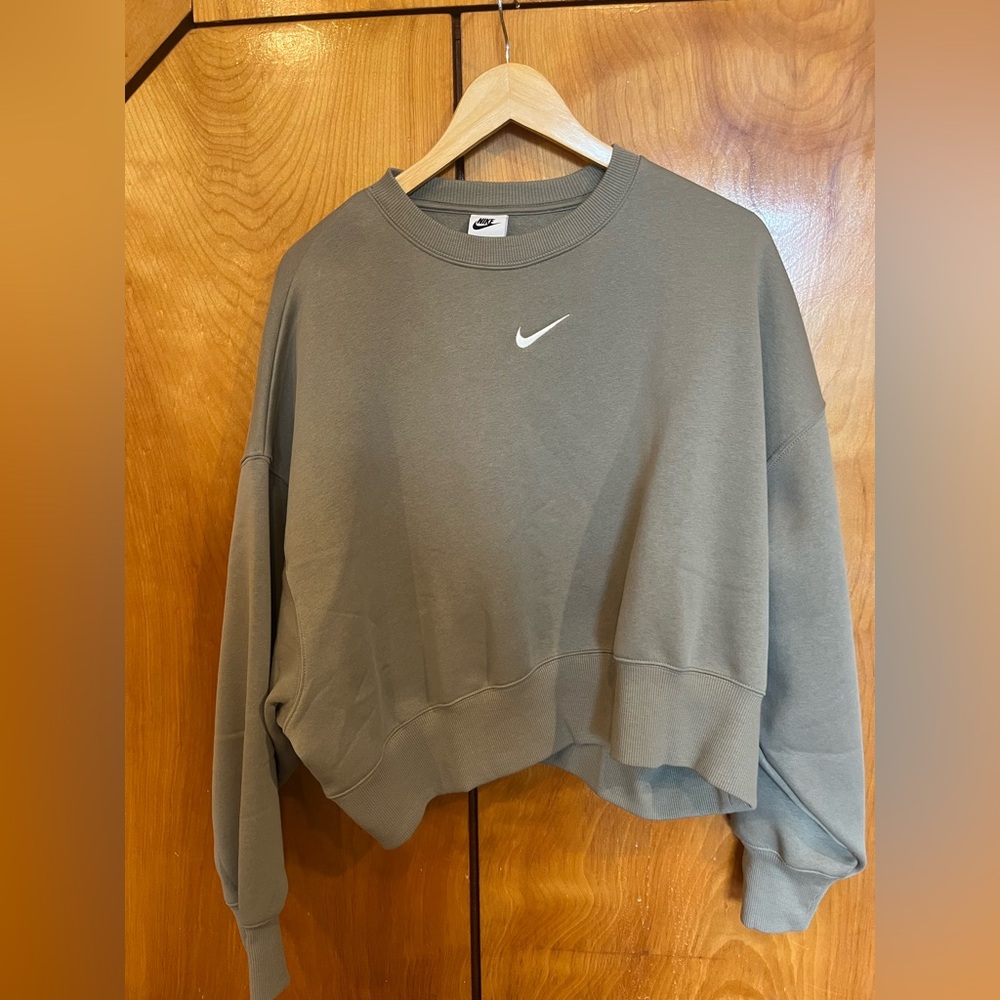 NWOT Nike Women’s Phoenix Fleece Oversized Crewneck Sweatshirt Light Army